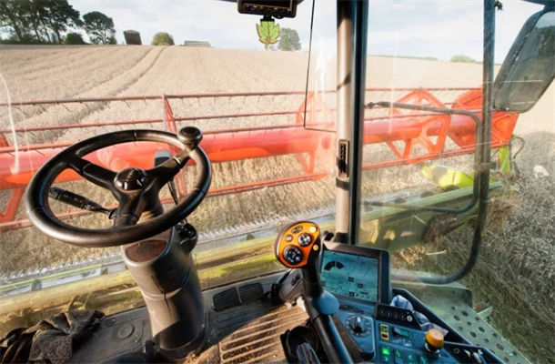 農(nóng)機觸摸屏的應用 農(nóng)機觸摸屏的應用